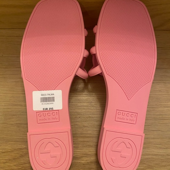 Gucci Pink Logo Slide Sandals - Picture 2 of 4